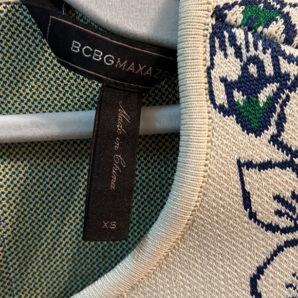 BCBG floral print bandage bodycon dress in XS length between a midi and mini - Picture 3 of 3